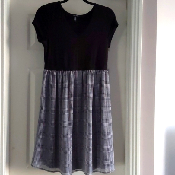 Thyme Maternity dress - Picture 1 of 7